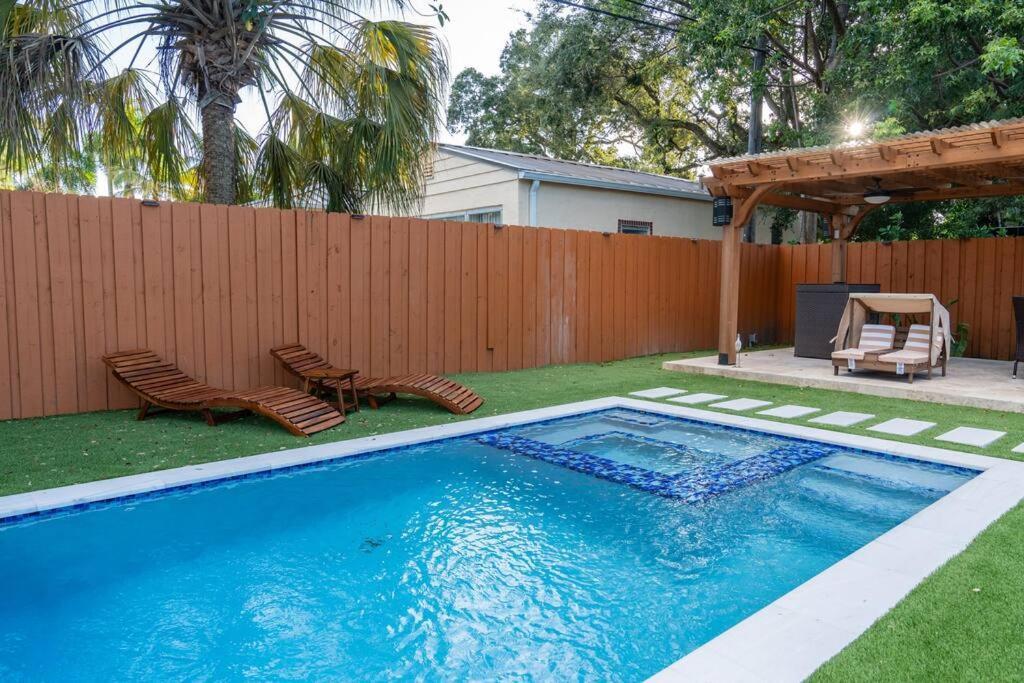 فيلا Luxury Retreat 3B ,2Ba Pool , Coral Gables Center ميامي المظهر الخارجي الصورة