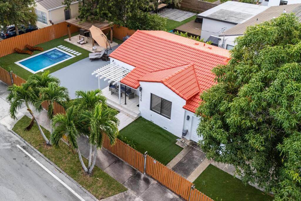 فيلا Luxury Retreat 3B ,2Ba Pool , Coral Gables Center ميامي المظهر الخارجي الصورة