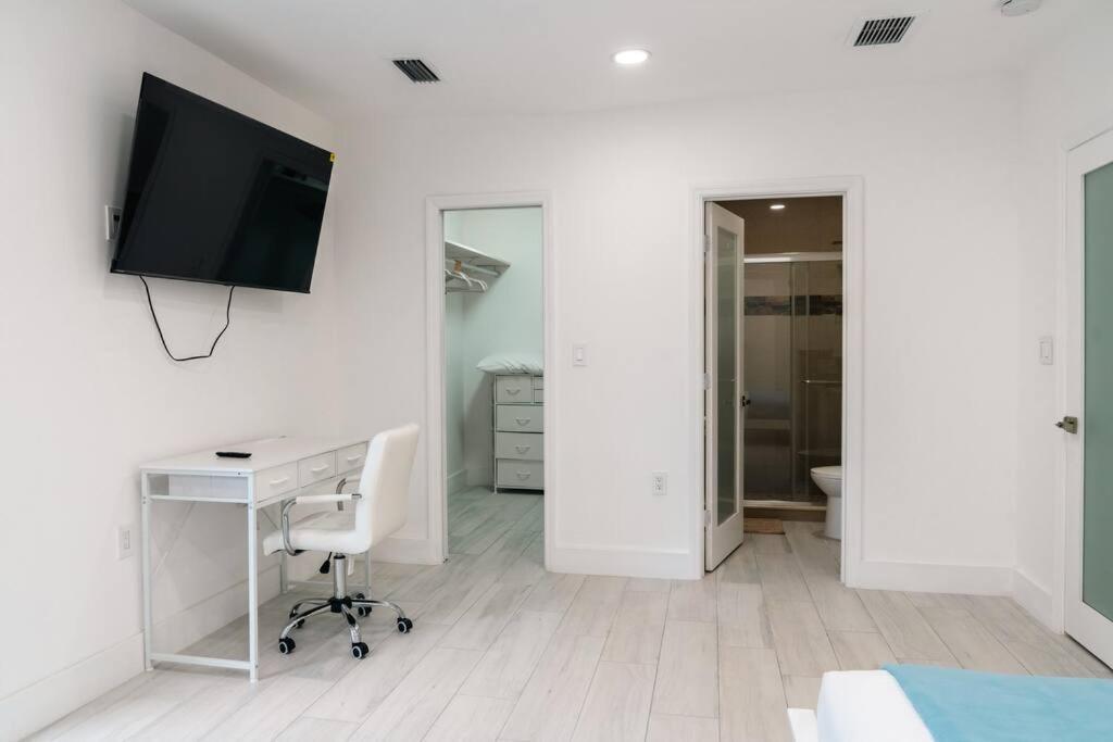 فيلا Luxury Retreat 3B ,2Ba Pool , Coral Gables Center ميامي المظهر الخارجي الصورة