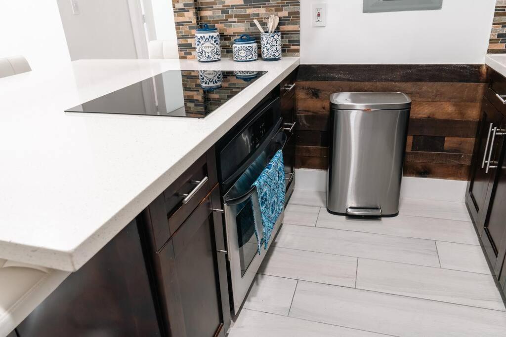 فيلا Luxury Retreat 3B ,2Ba Pool , Coral Gables Center ميامي المظهر الخارجي الصورة