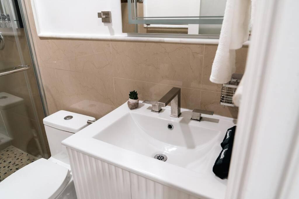 فيلا Luxury Retreat 3B ,2Ba Pool , Coral Gables Center ميامي المظهر الخارجي الصورة
