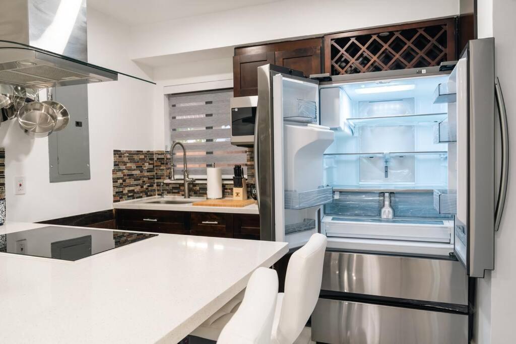 فيلا Luxury Retreat 3B ,2Ba Pool , Coral Gables Center ميامي المظهر الخارجي الصورة