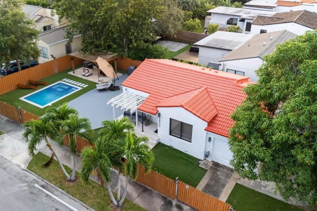 فيلا Luxury Retreat 3B ,2Ba Pool , Coral Gables Center ميامي المظهر الخارجي الصورة
