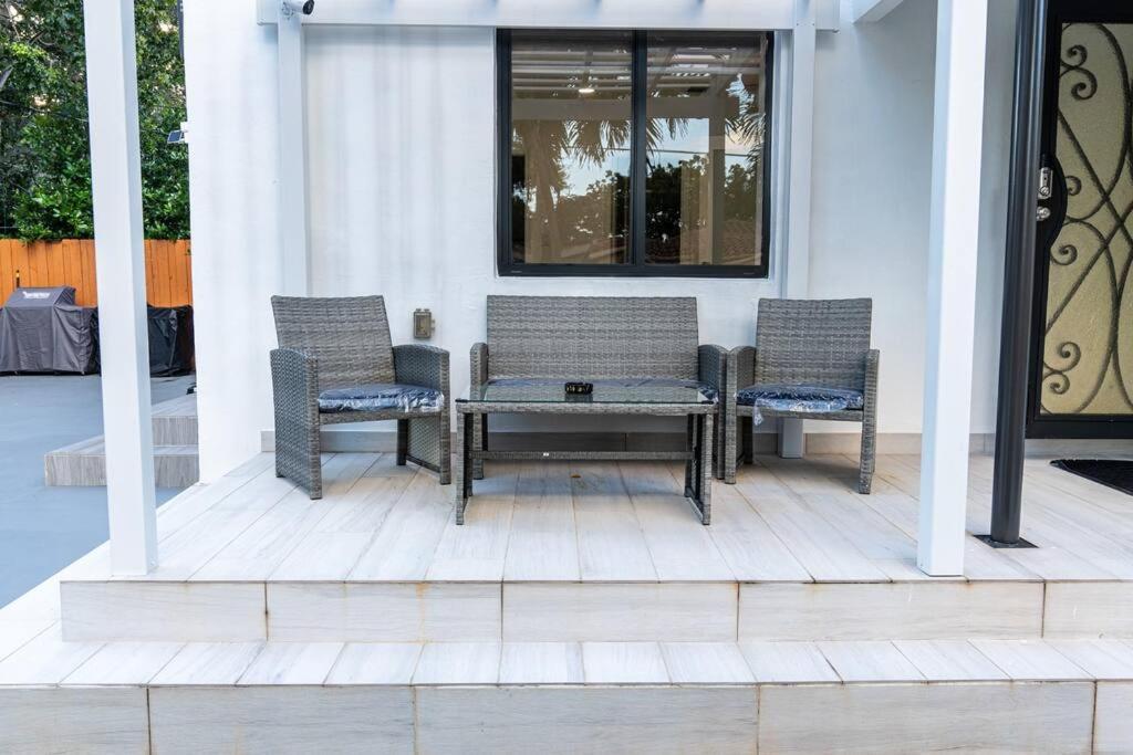 فيلا Luxury Retreat 3B ,2Ba Pool , Coral Gables Center ميامي المظهر الخارجي الصورة