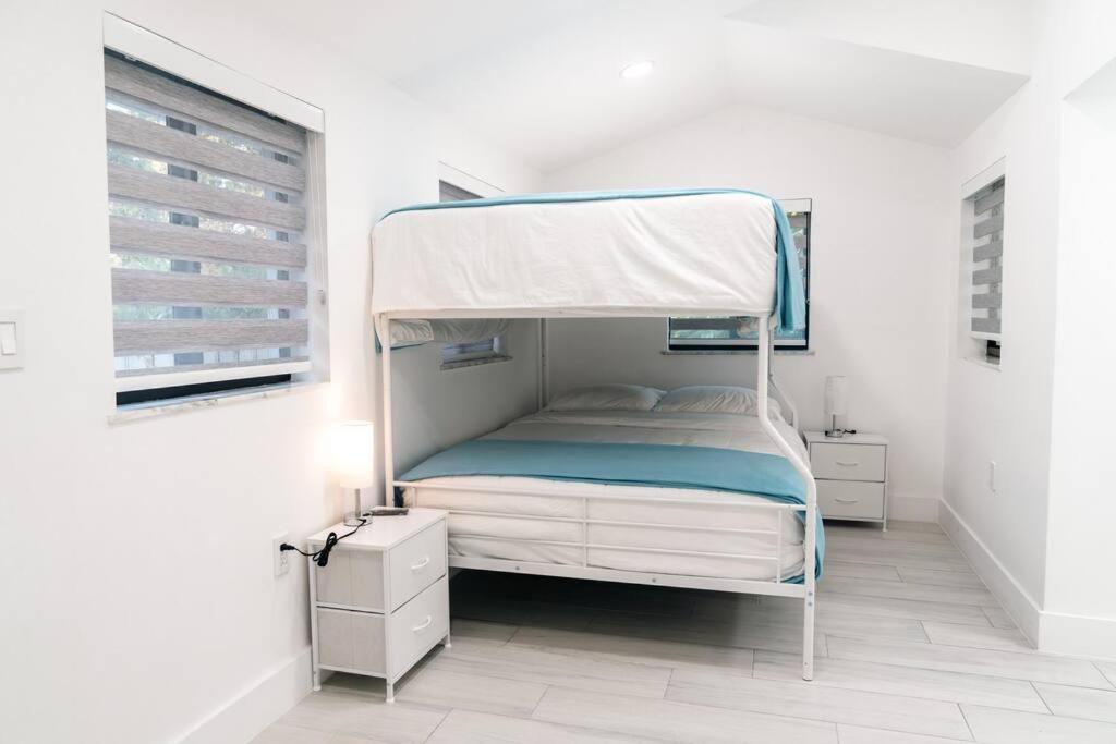 فيلا Luxury Retreat 3B ,2Ba Pool , Coral Gables Center ميامي المظهر الخارجي الصورة