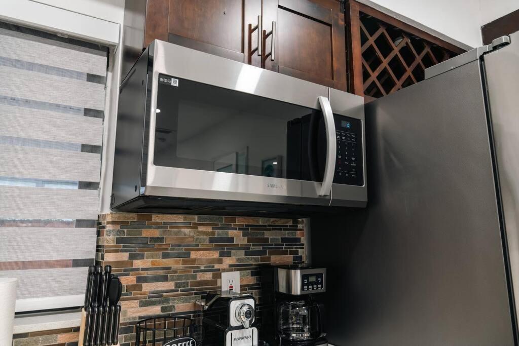 فيلا Luxury Retreat 3B ,2Ba Pool , Coral Gables Center ميامي المظهر الخارجي الصورة