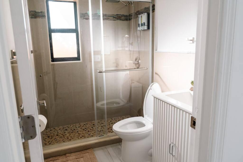 فيلا Luxury Retreat 3B ,2Ba Pool , Coral Gables Center ميامي المظهر الخارجي الصورة