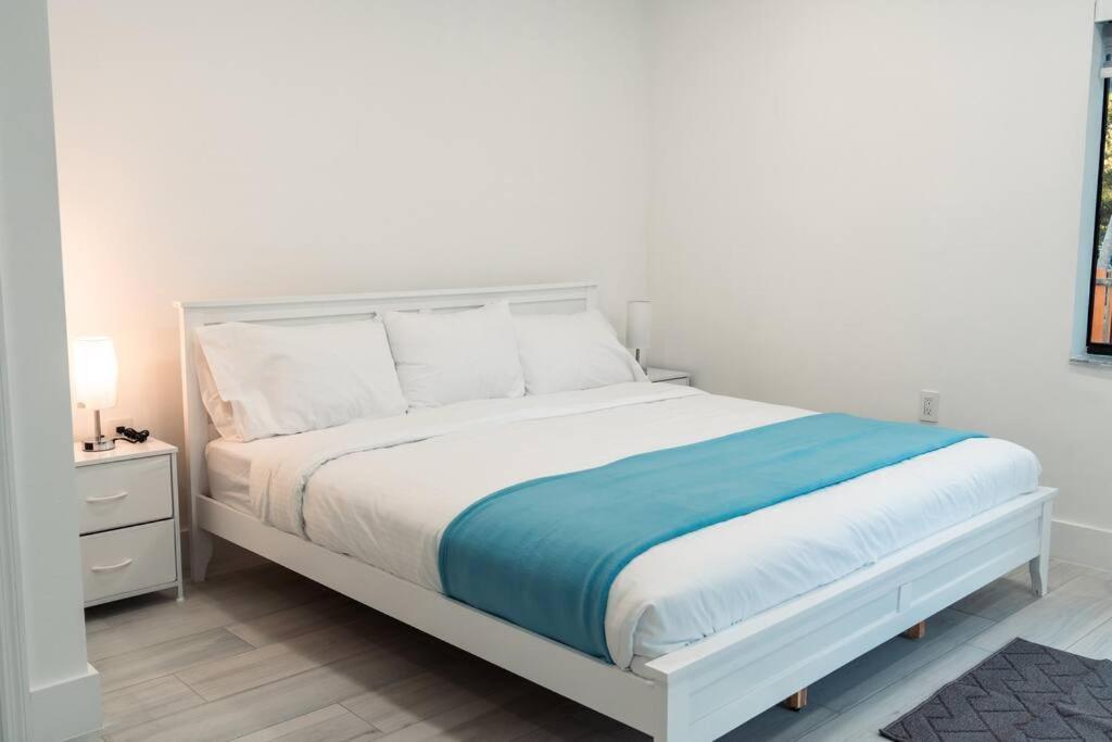 فيلا Luxury Retreat 3B ,2Ba Pool , Coral Gables Center ميامي المظهر الخارجي الصورة