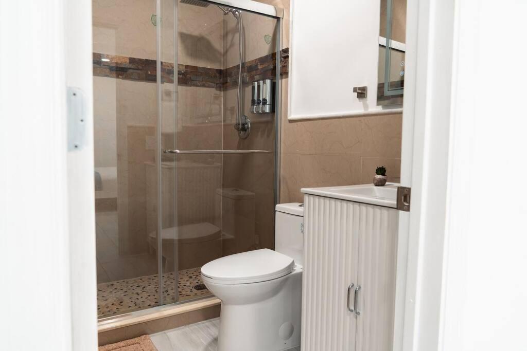 فيلا Luxury Retreat 3B ,2Ba Pool , Coral Gables Center ميامي المظهر الخارجي الصورة