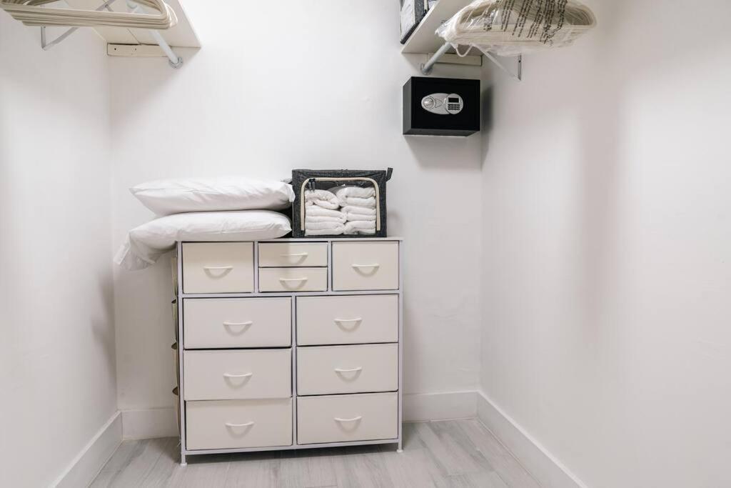 فيلا Luxury Retreat 3B ,2Ba Pool , Coral Gables Center ميامي المظهر الخارجي الصورة