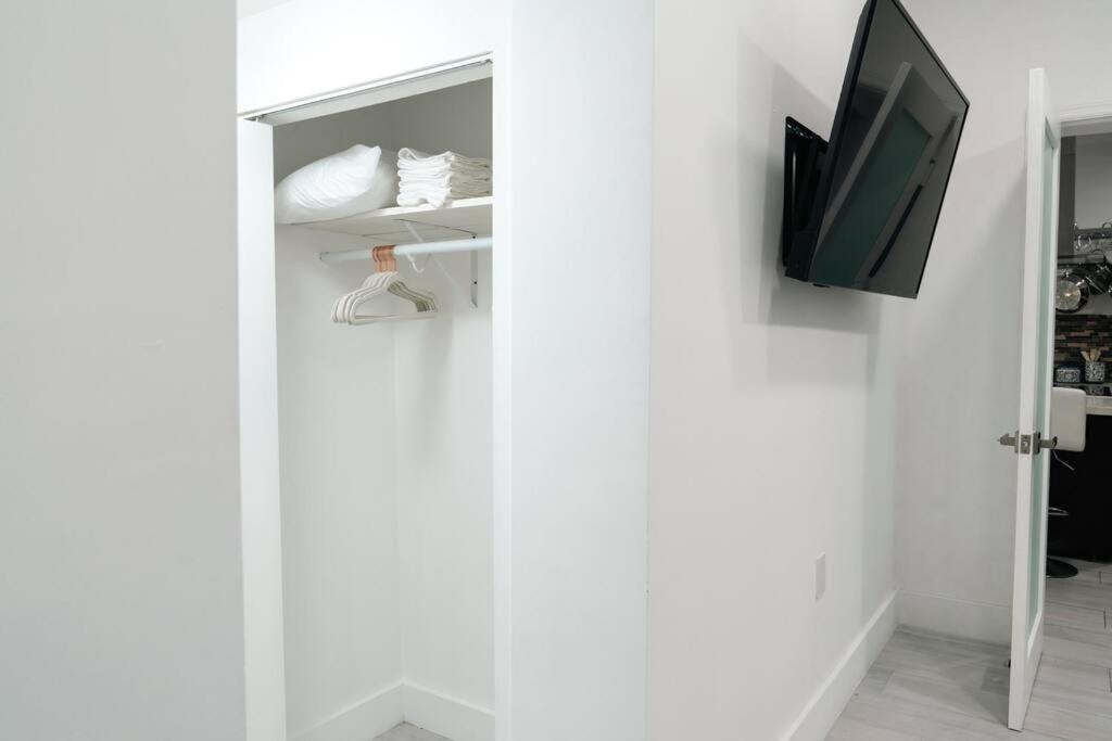 فيلا Luxury Retreat 3B ,2Ba Pool , Coral Gables Center ميامي المظهر الخارجي الصورة