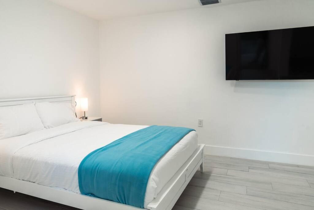 فيلا Luxury Retreat 3B ,2Ba Pool , Coral Gables Center ميامي المظهر الخارجي الصورة