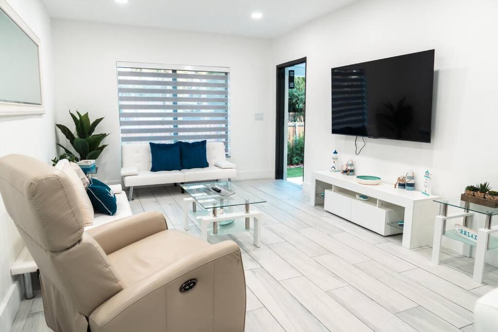 فيلا Luxury Retreat 3B ,2Ba Pool , Coral Gables Center ميامي المظهر الخارجي الصورة