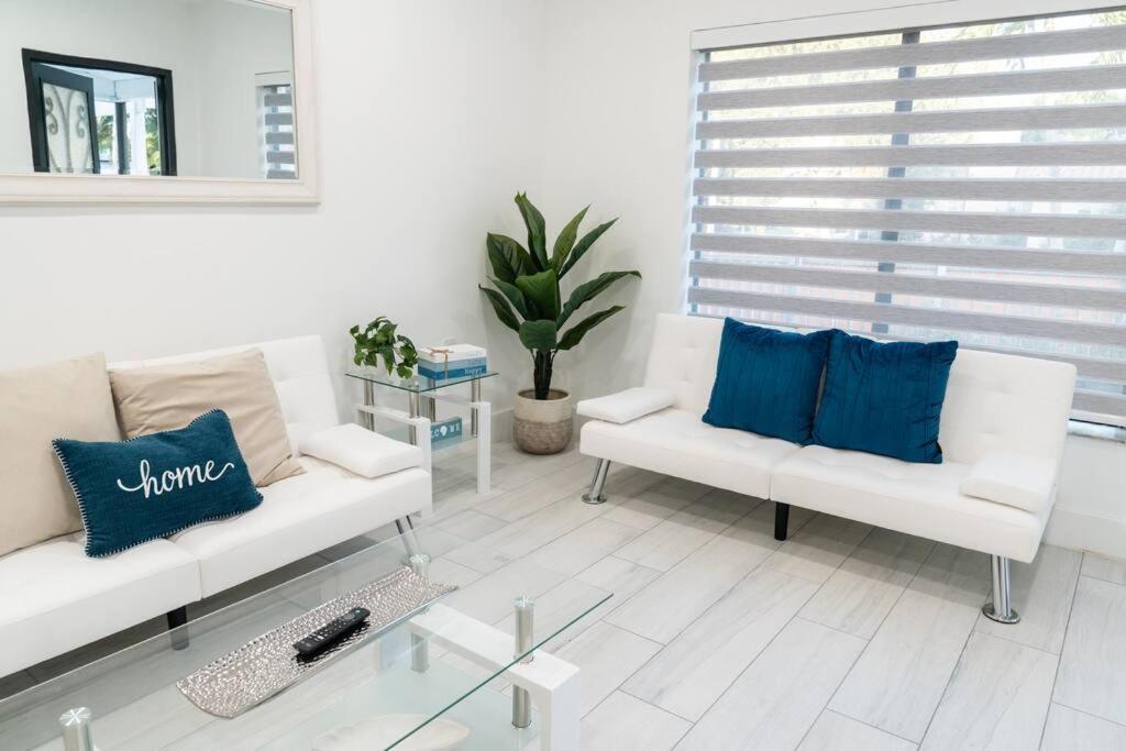 فيلا Luxury Retreat 3B ,2Ba Pool , Coral Gables Center ميامي المظهر الخارجي الصورة