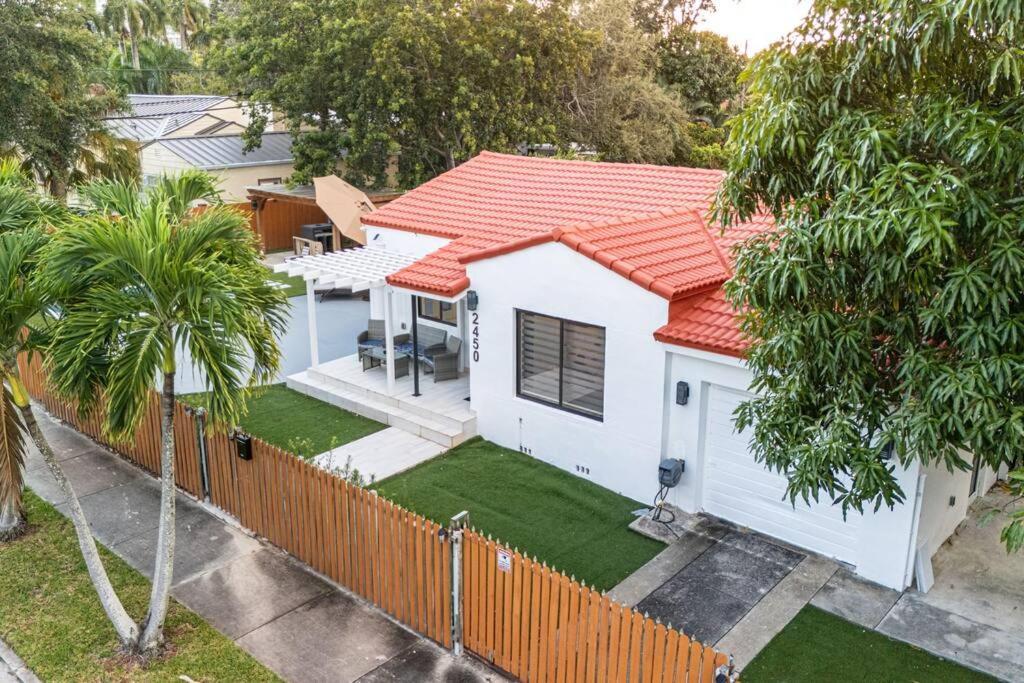 فيلا Luxury Retreat 3B ,2Ba Pool , Coral Gables Center ميامي المظهر الخارجي الصورة