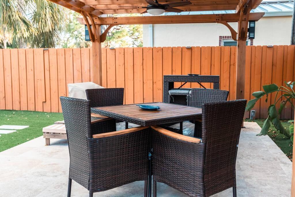 فيلا Luxury Retreat 3B ,2Ba Pool , Coral Gables Center ميامي المظهر الخارجي الصورة