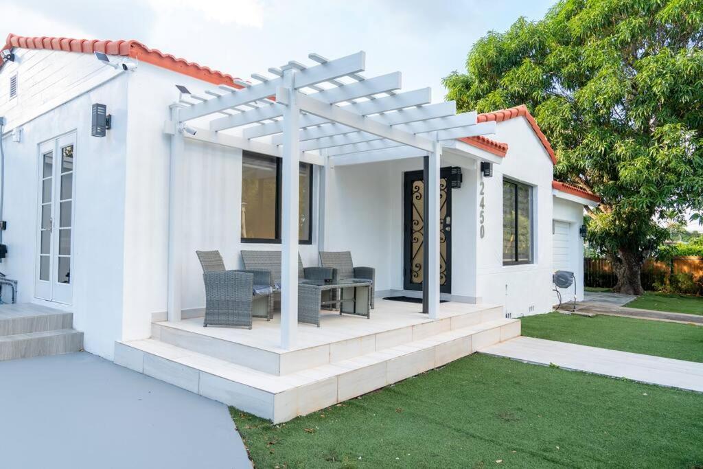 فيلا Luxury Retreat 3B ,2Ba Pool , Coral Gables Center ميامي المظهر الخارجي الصورة