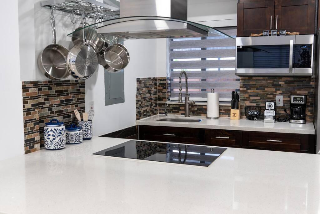فيلا Luxury Retreat 3B ,2Ba Pool , Coral Gables Center ميامي المظهر الخارجي الصورة