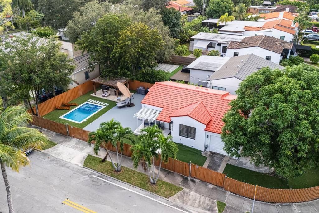 فيلا Luxury Retreat 3B ,2Ba Pool , Coral Gables Center ميامي المظهر الخارجي الصورة
