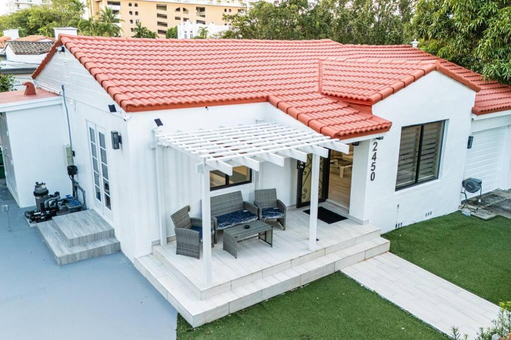 فيلا Luxury Retreat 3B ,2Ba Pool , Coral Gables Center ميامي المظهر الخارجي الصورة